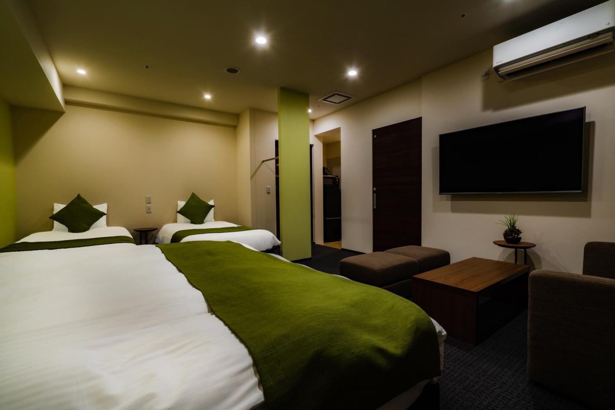 Randor Hotel Sapporo Suites Zimmer foto A room at the hotel