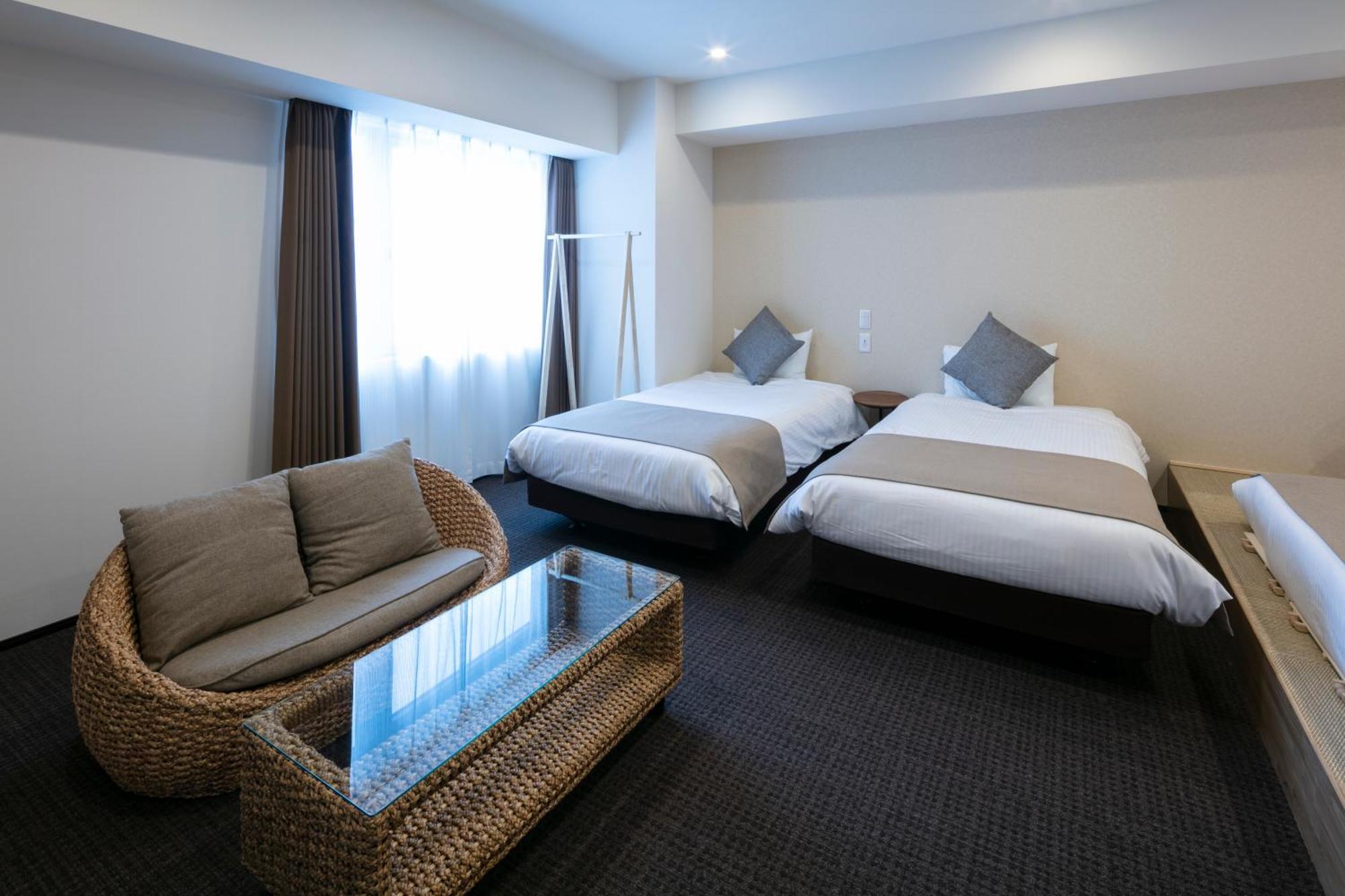 Randor Hotel Sapporo Suites Zimmer foto A room at the hotel