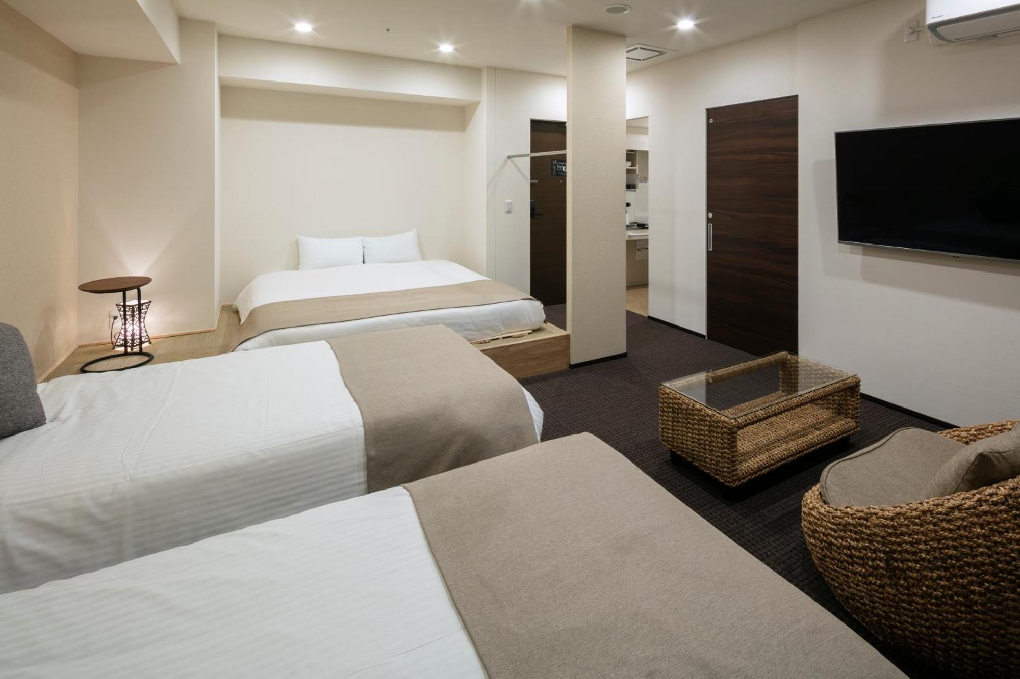 Randor Hotel Sapporo Suites Zimmer foto A room at the hotel