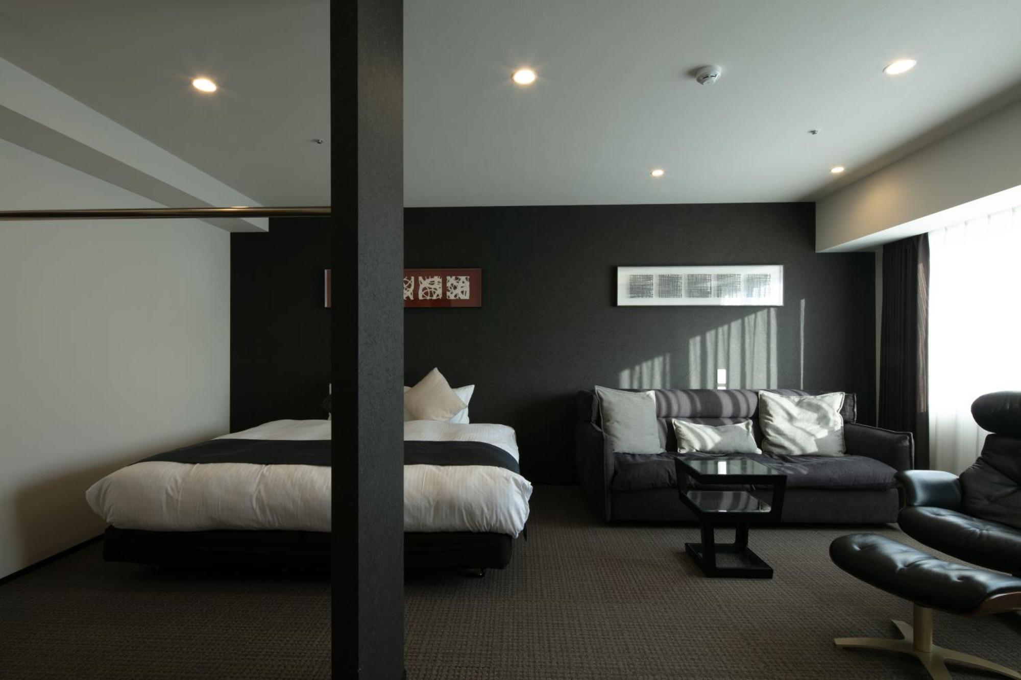 Randor Hotel Sapporo Suites Zimmer foto A room at the hotel